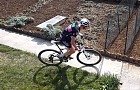 Il fait 100 km de VTT dans son jardin